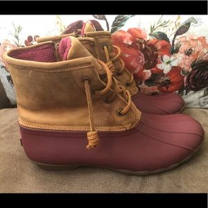 Sperry Saltwater maroon duck boots